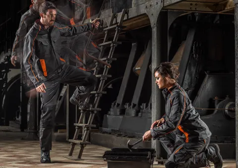 Deux personnes portant une tenue Lign'Evolution