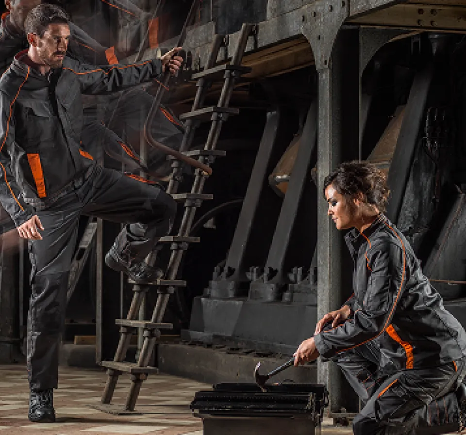 Deux personnes portant une tenue Lign'Evolution