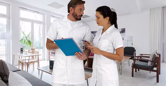 Personnel soignant en tenue